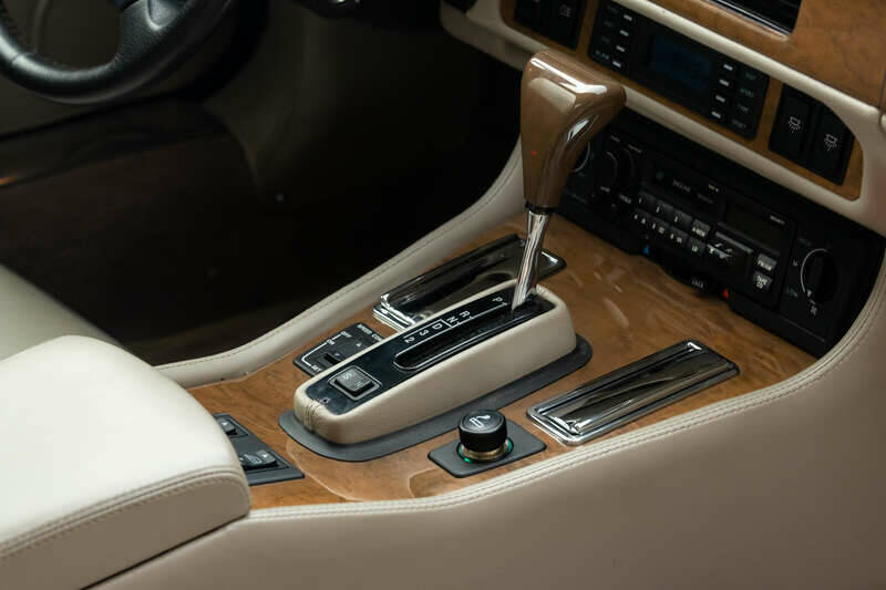 Image 16/50 of Jaguar XJS 6.0 (1993)