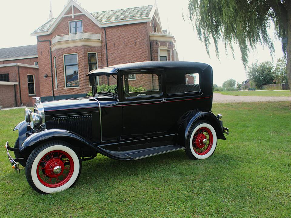 Image 1/55 of Ford Model A Tudor Sedan (1931)