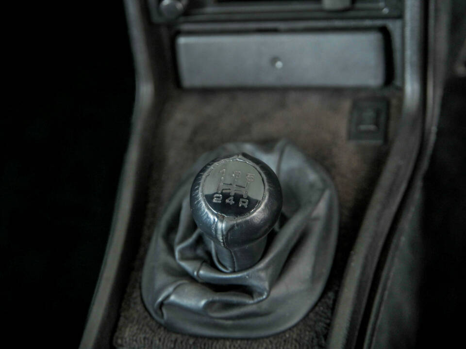 Immagine 25/50 di Porsche 924 S (1986)