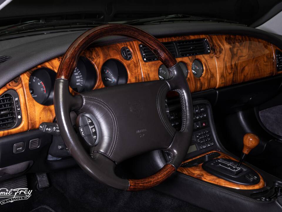 Image 4/7 of Jaguar XKR (1999)