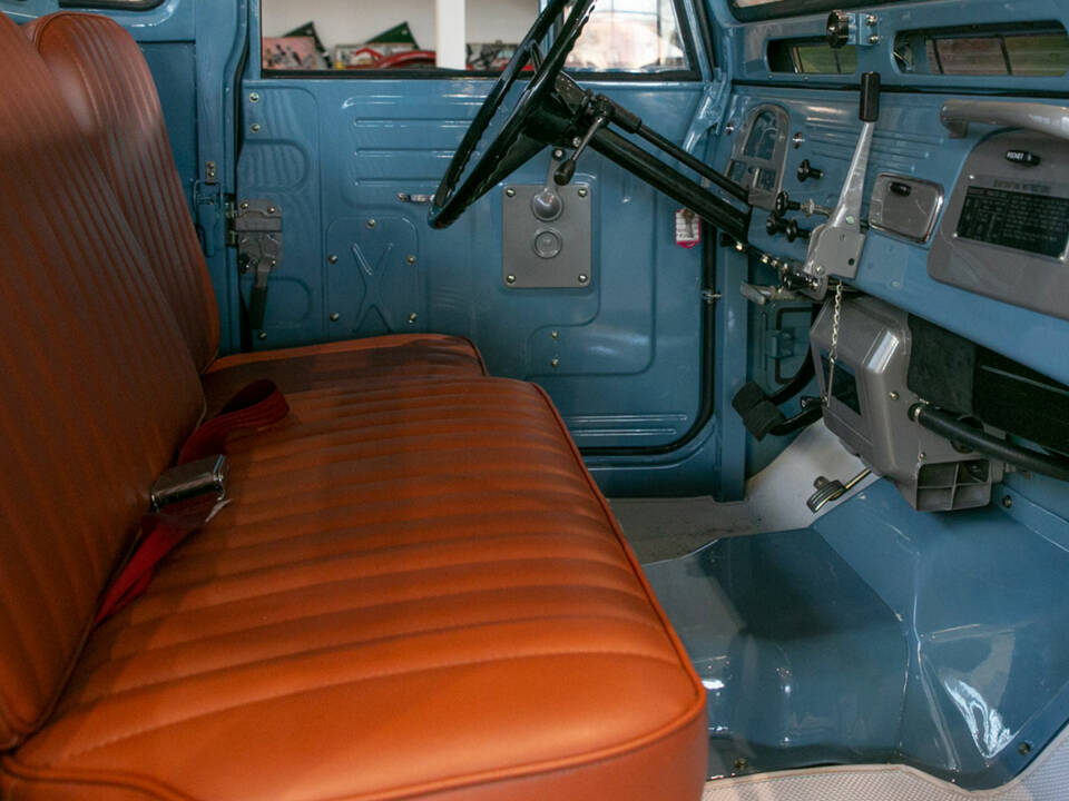 Image 8/12 of Toyota Land Cruiser FJ 45 (1967)