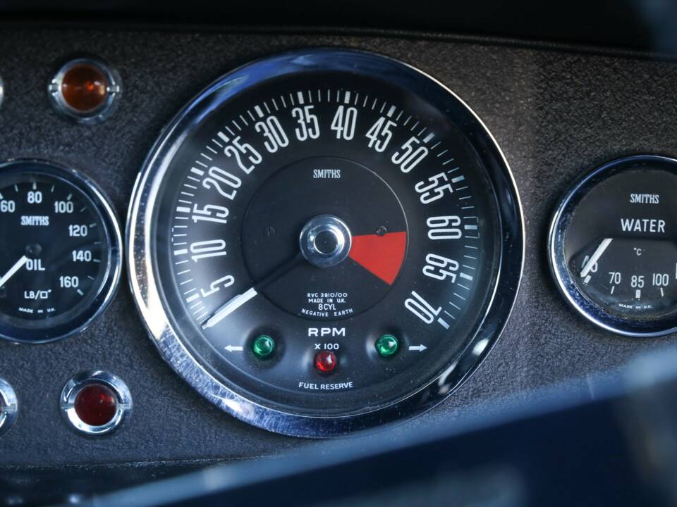 Image 48/50 of Aston Martin DBS V8 (1972)