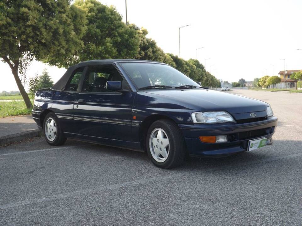 Immagine 1/50 di Ford Escort 1.8 16v (1992)