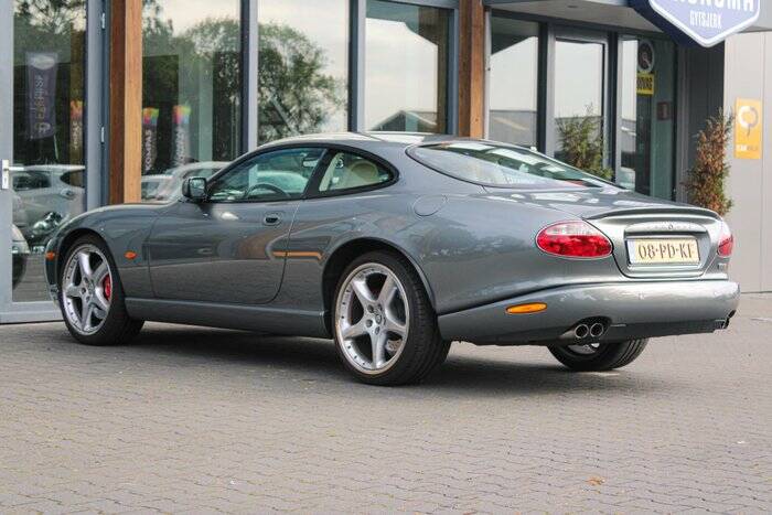 Imagen 5/7 de Jaguar XKR (2004)