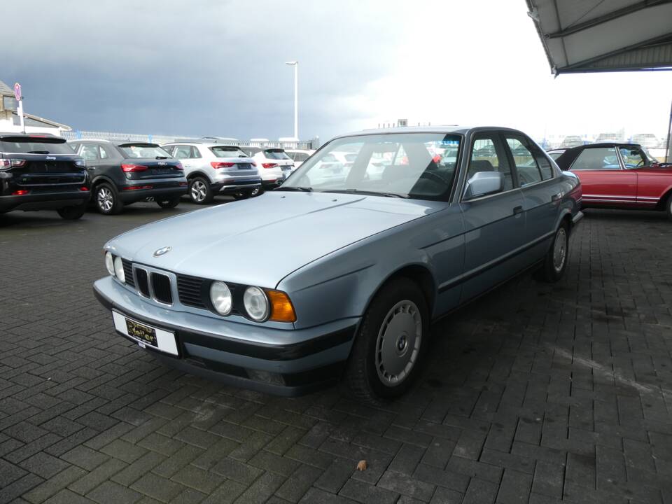 Image 3/16 of BMW 525i (1990)