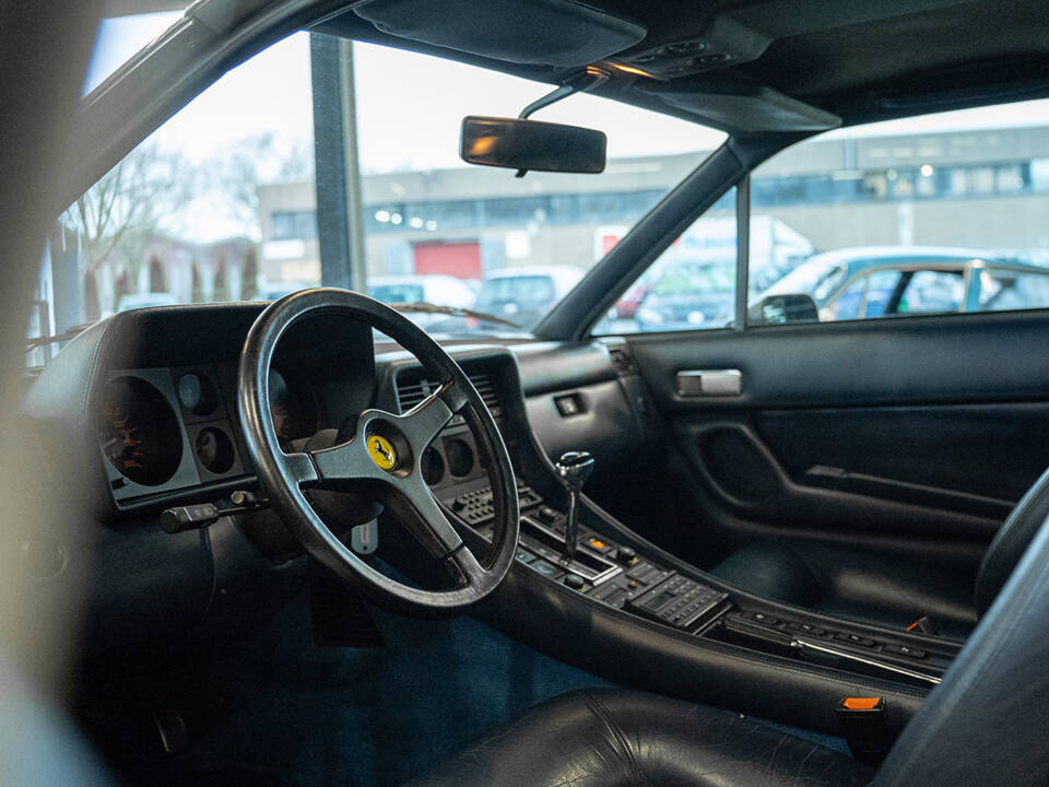 Image 54/99 of Ferrari 412 (1988)