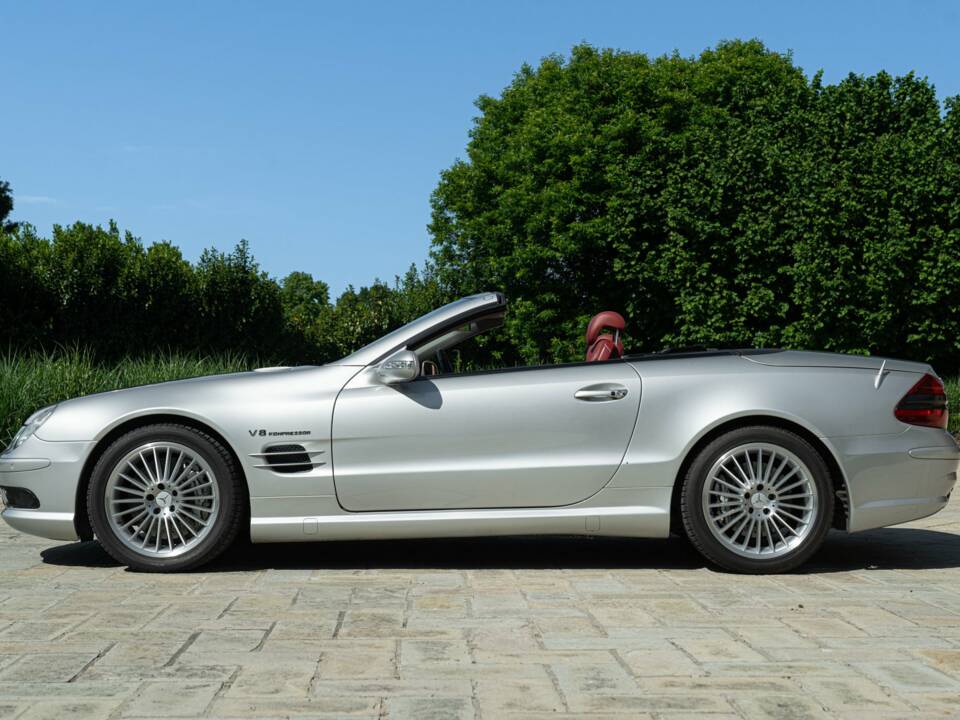 Image 7/50 of Mercedes-Benz SL 55 AMG (2002)