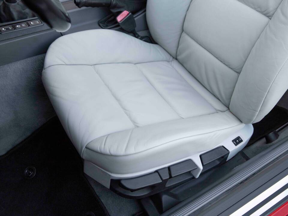 Bild 55/92 von BMW 325i (1994)