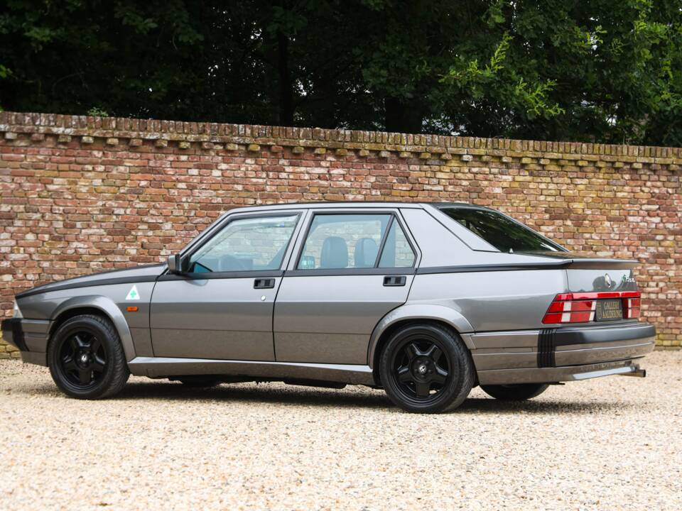 Image 42/50 of Alfa Romeo 75 3.0 V6 QV (1988)