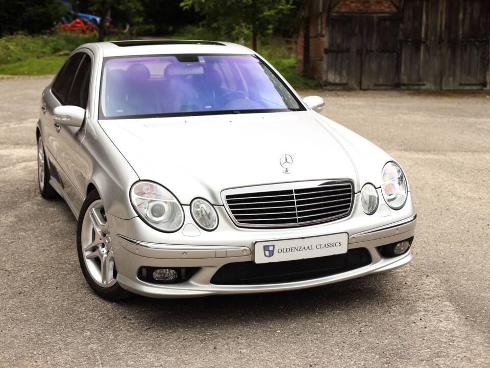 Image 9/72 of Mercedes-Benz E 55 AMG (2002)