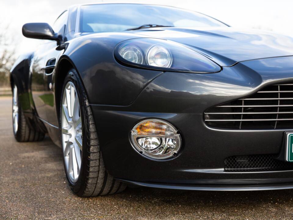 Image 16/92 of Aston Martin V12 Vanquish S (2007)