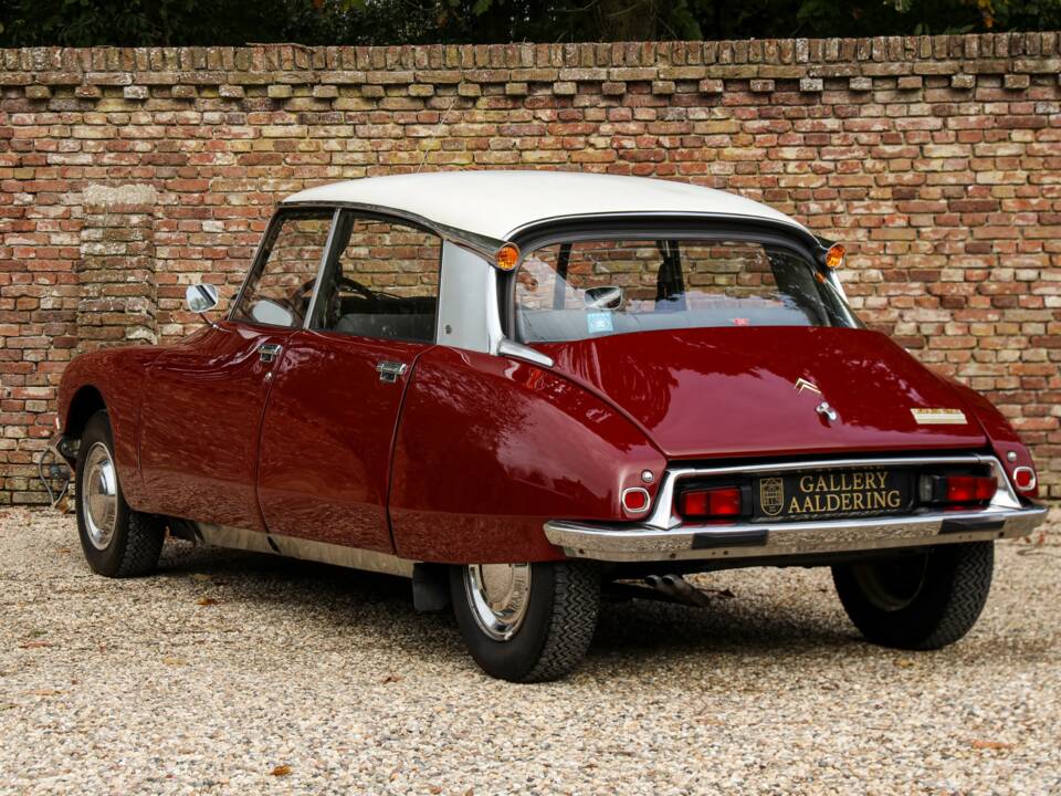 Image 2/50 de Citroën DS 21 (1971)