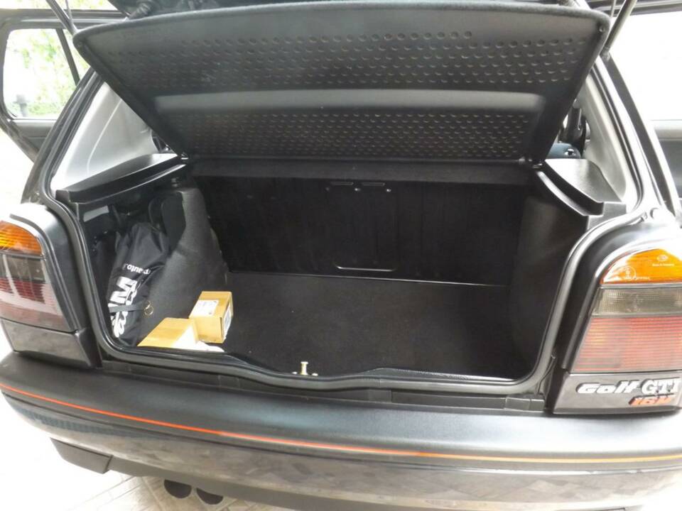 Bild 22/50 von Volkswagen Golf III 2.0 16V GTI (1993)