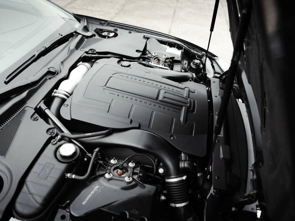 Image 13/33 of Jaguar XKR (2008)