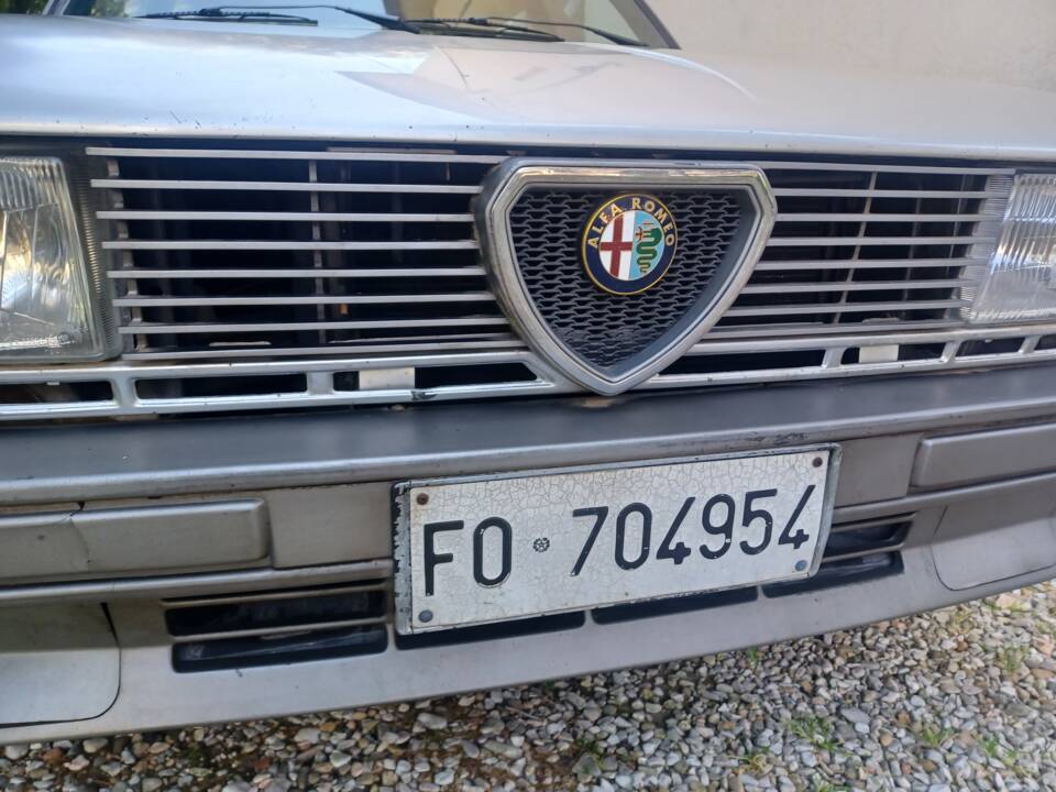 Immagine 57/81 di Alfa Romeo Giulietta 1.6 (1984)
