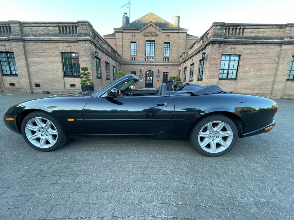 Imagen 1/46 de Jaguar XK8 4.0 (1997)