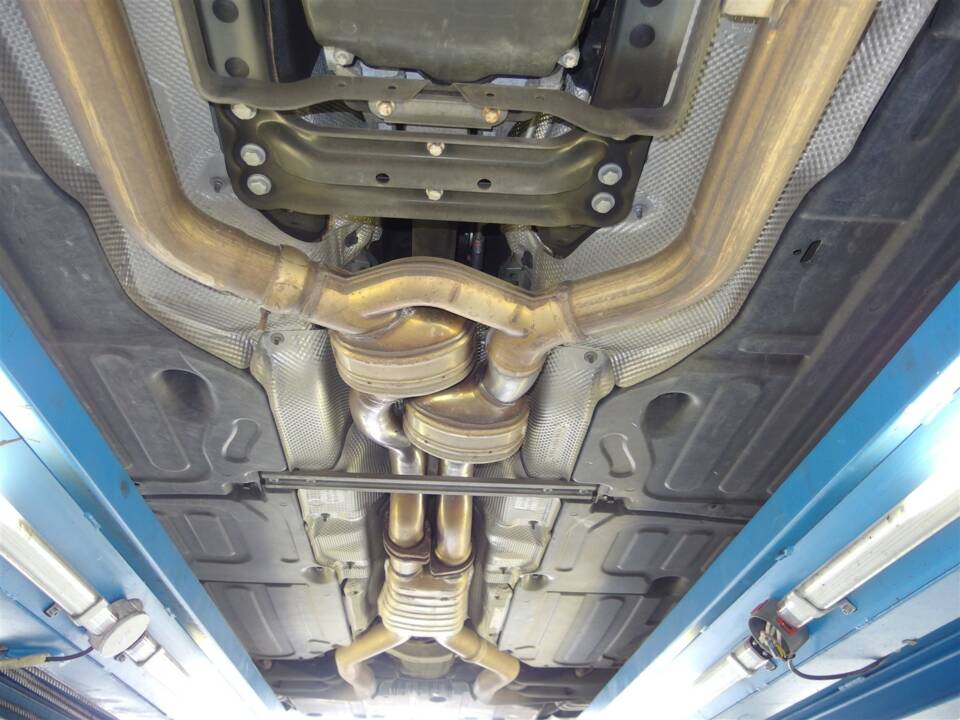 Image 90/98 of Mercedes-Benz E 63 AMG T (2008)