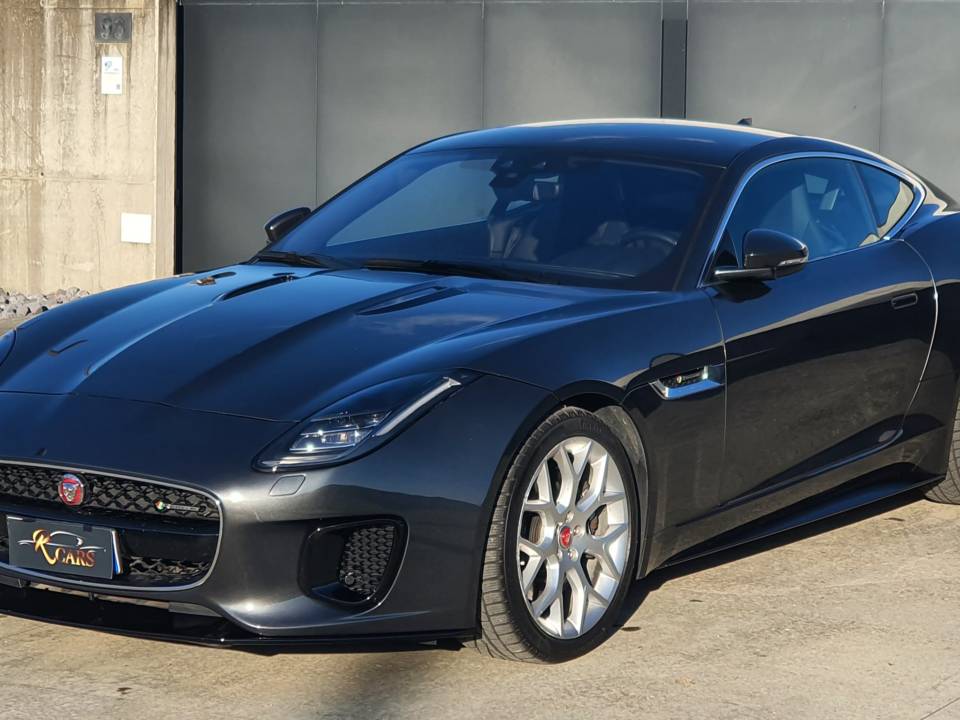 Image 1/31 of Jaguar F-Type P300 (2020)