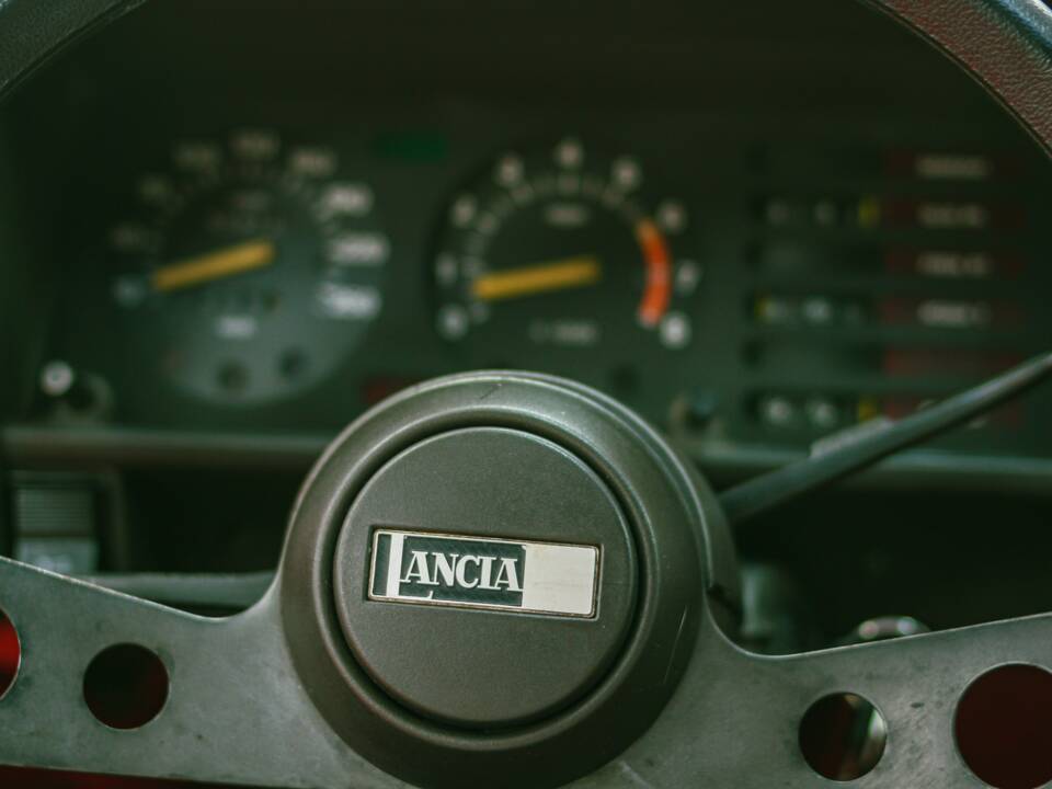 Image 26/39 of Lancia Beta Coupe 2000 i.e. (1982)