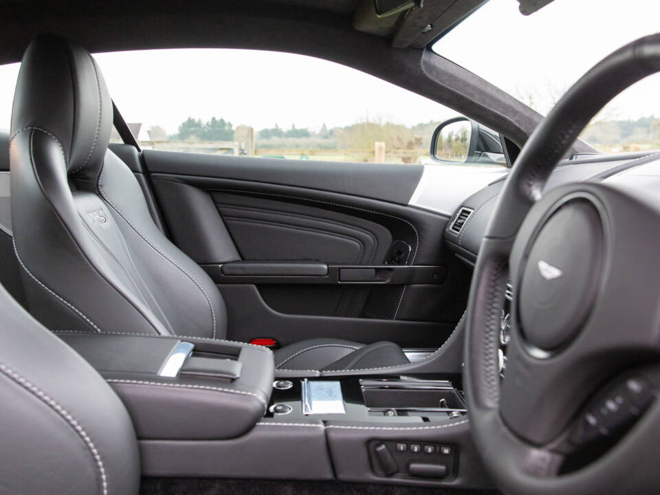 Immagine 14/98 di Aston Martin DBS (2010)