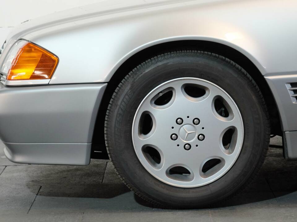 Image 24/51 of Mercedes-Benz 500 SL (1992)