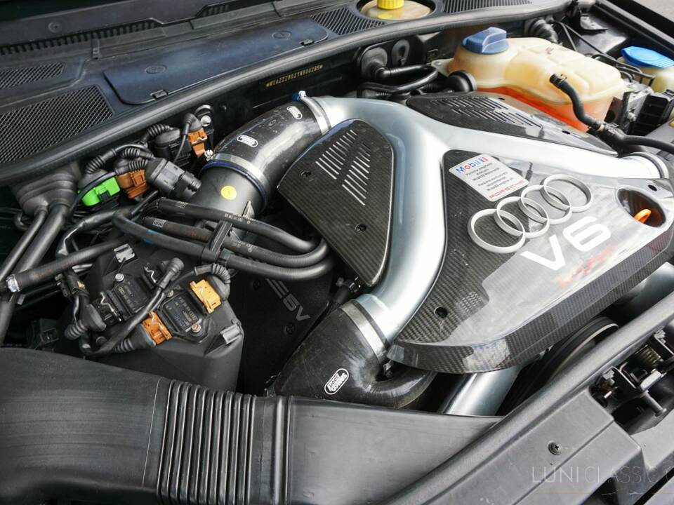 Image 39/41 of Audi RS4 Avant (2000)