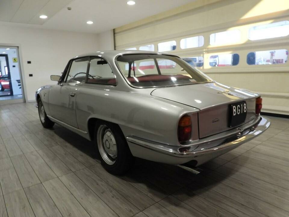 Image 3/15 of Alfa Romeo 2600 Sprint (1964)