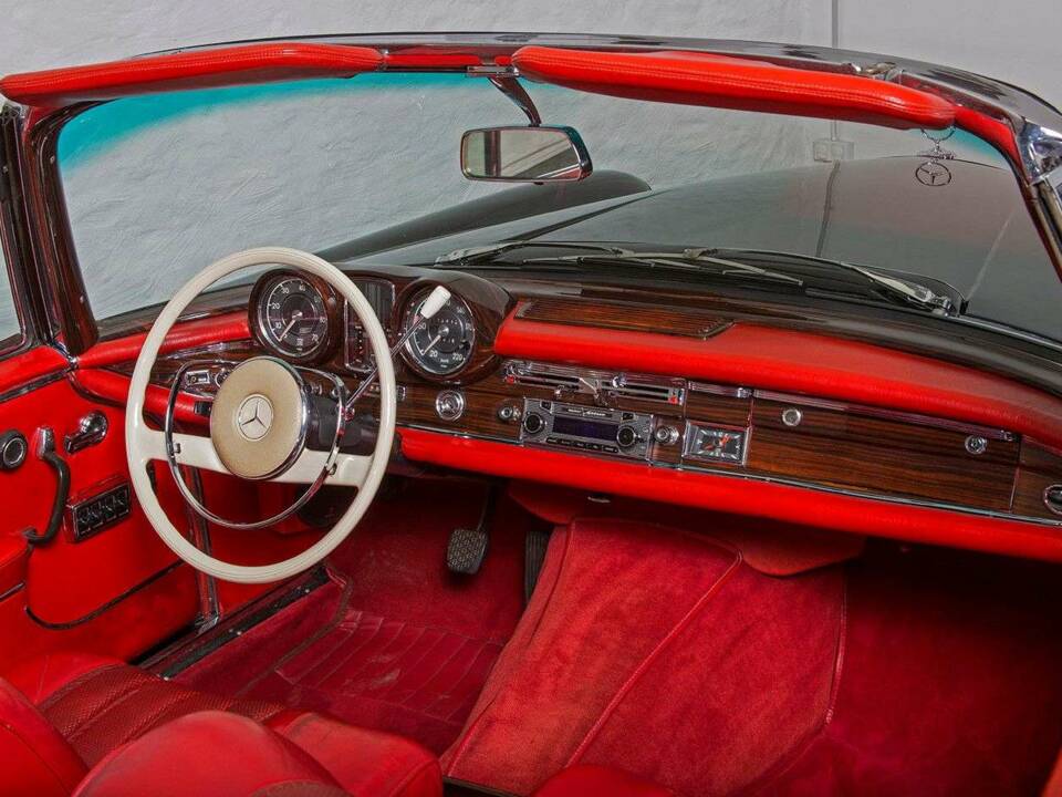 Image 28/34 of Mercedes-Benz 280 SE (1966)