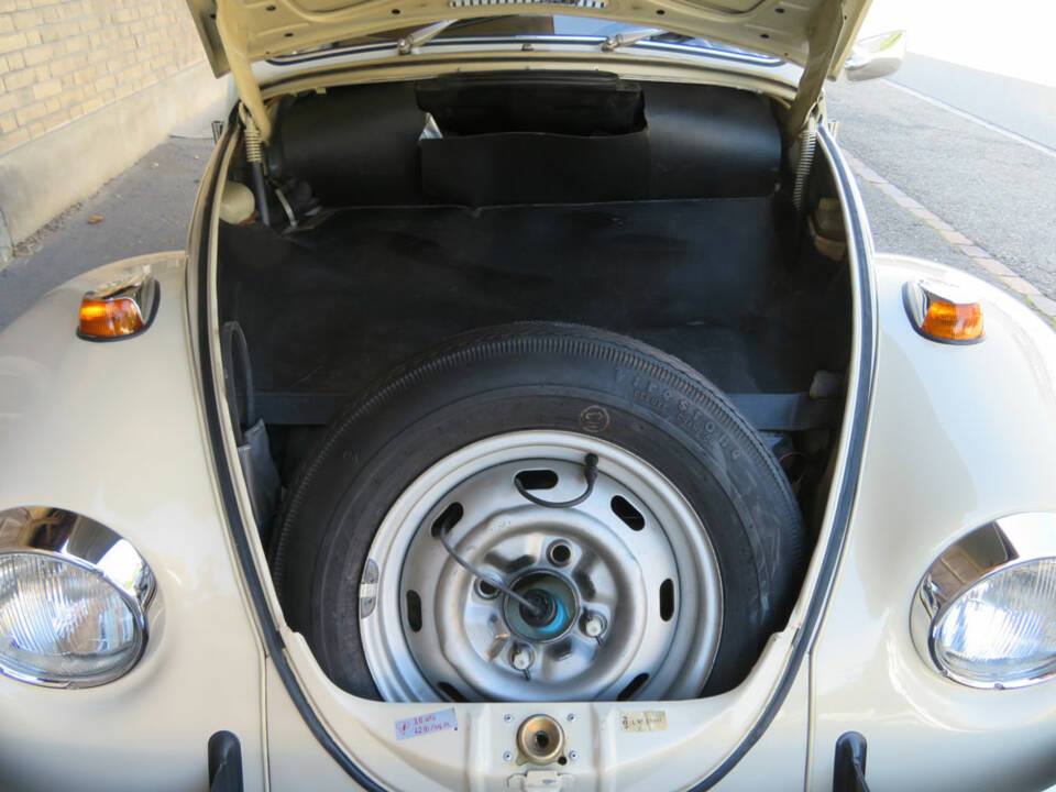 Bild 13/17 von Volkswagen Käfer 1300 (1971)