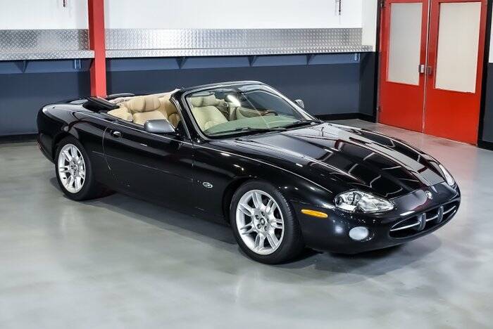 Image 5/7 of Jaguar XK8 4.0 (2001)