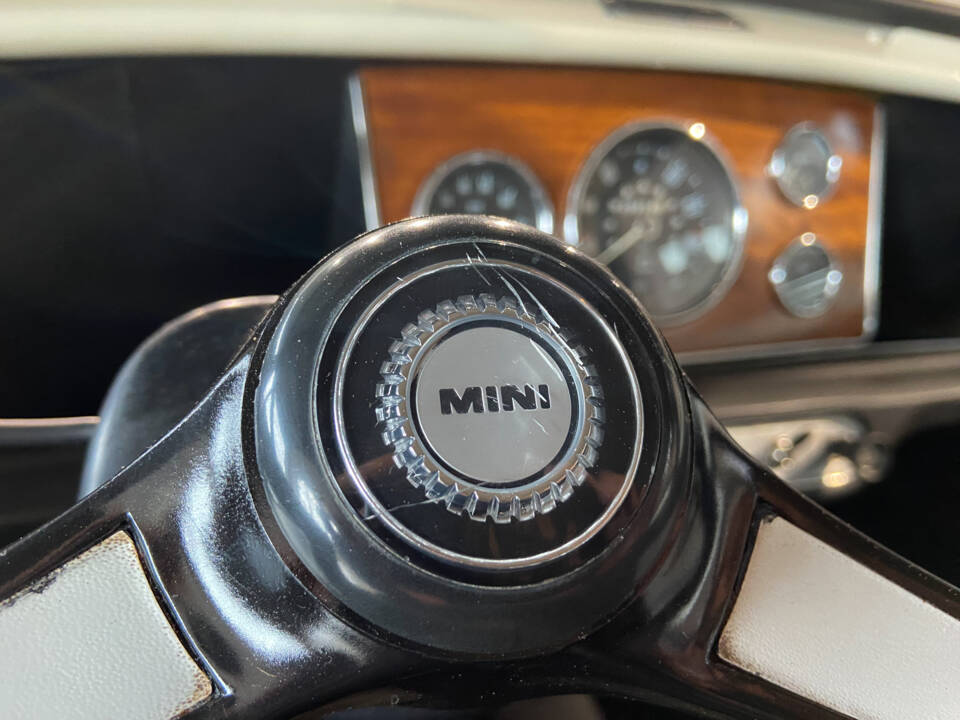 Bild 28/33 von Mini 850 (1974)