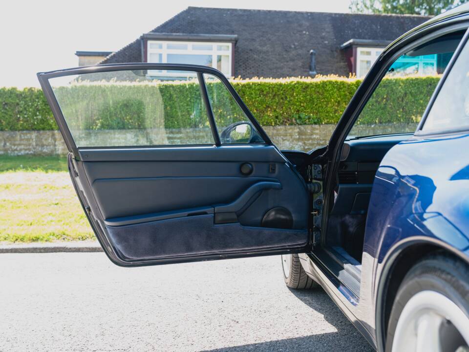 Image 42/52 of Porsche 911 Carrera 4 (1997)