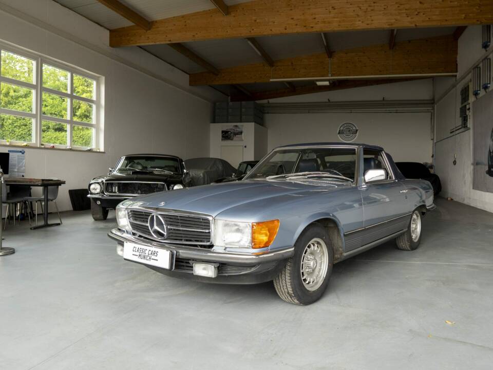 Immagine 2/33 di Mercedes-Benz 500 SL (1985)