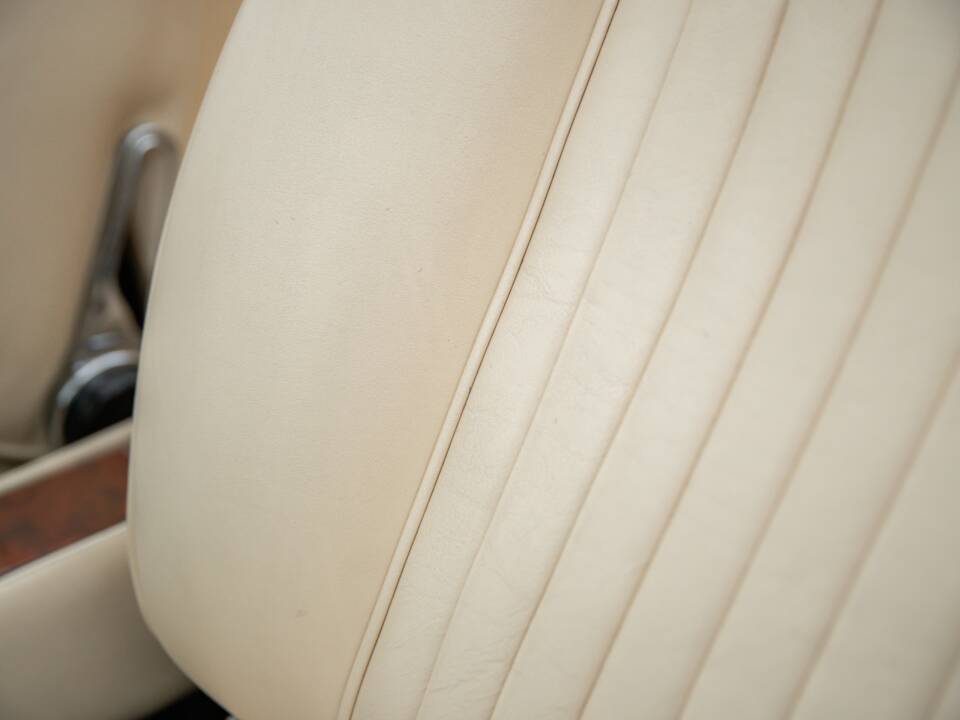 Bild 41/59 von Aston Martin V8 EFi Volante (1988)