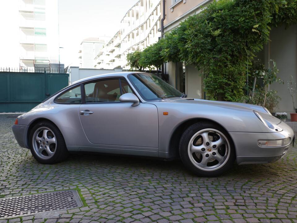 Image 2/16 of Porsche 911 Carrera (1994)