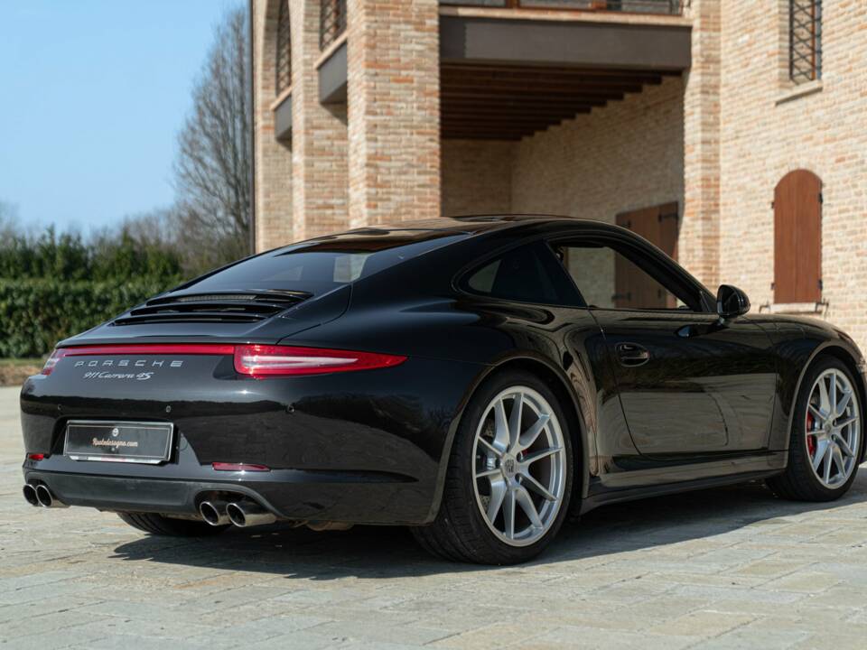 Image 7/50 of Porsche 911 Carrera 4S (2015)