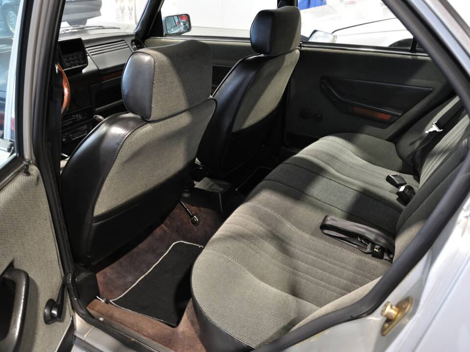 Image 26/49 of Alfa Romeo Alfetta 2.0 (1983)