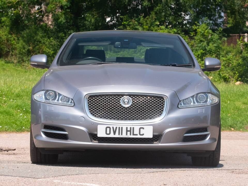 Immagine 2/37 di Jaguar XJ 5.0 (2011)