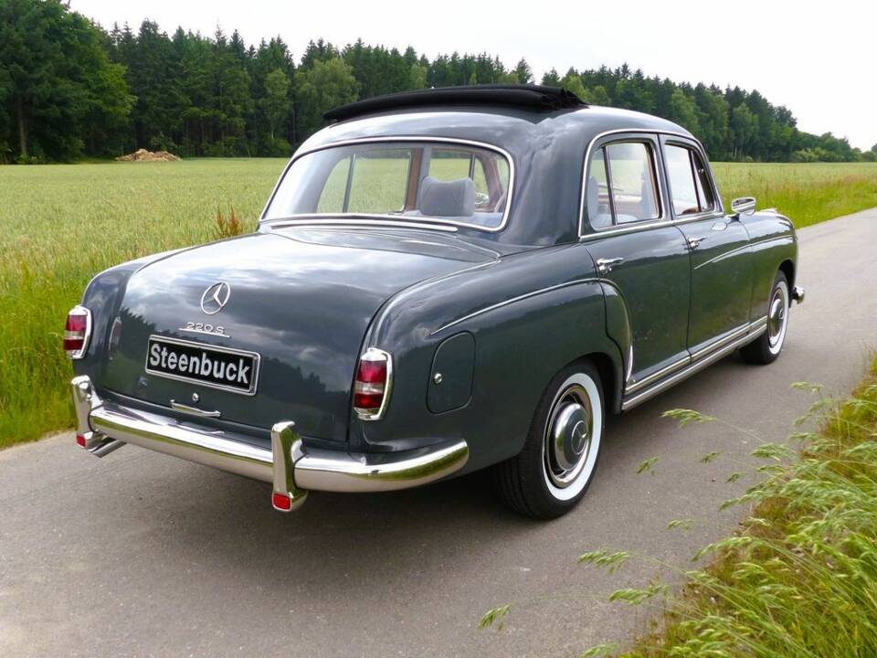 Mercedes-Benz 220 S Limousine 63 kW/85 PS (W 180)