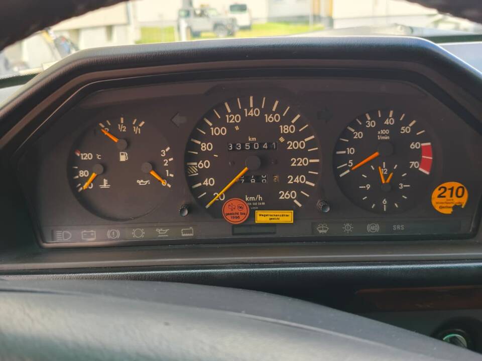 Afbeelding 9/9 van Mercedes-Benz 400 E (1993)