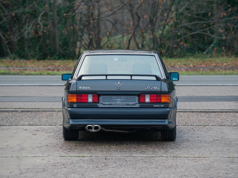 Bild 6/32 von Mercedes-Benz 190 E 2.5-16V (1992)