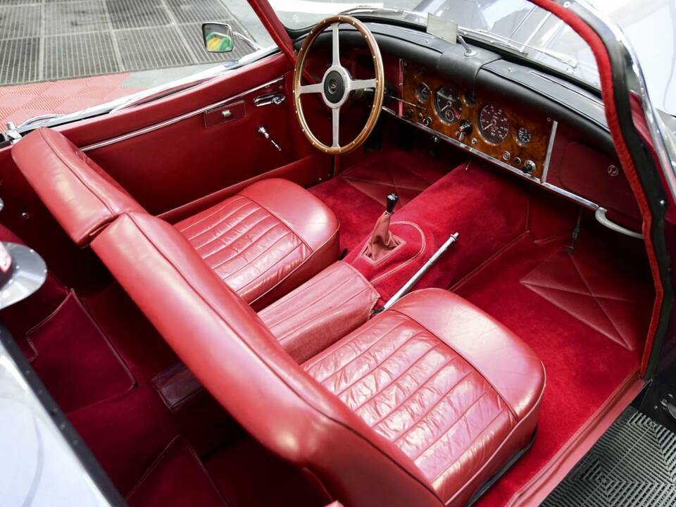 Image 21/46 of Jaguar XK 150 3.4 S OTS (1958)