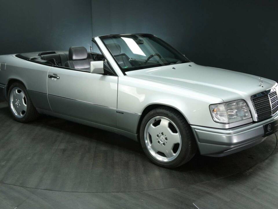 Immagine 8/30 di Mercedes-Benz E 320 &quot;Final Edition&quot; (1997)