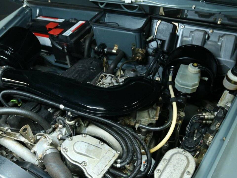 Immagine 42/50 di Mercedes-Benz 230 GE (SWB) (1993)