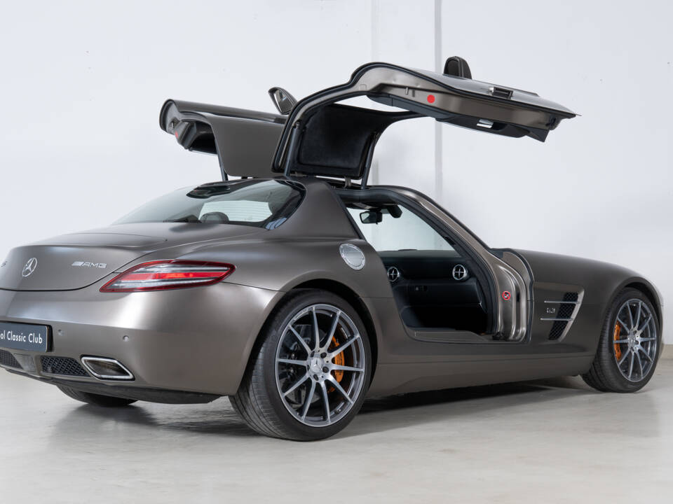 Image 33/33 of Mercedes-Benz SLS AMG (2010)