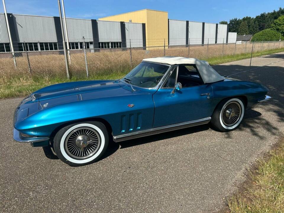 Image 4/8 of Chevrolet Corvette Sting Ray Convertible (1966)