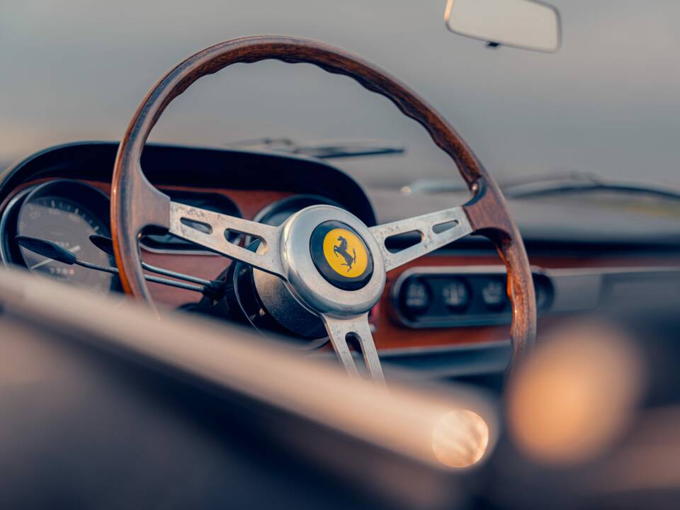Image 14/50 of Ferrari 275 GTS (1965)