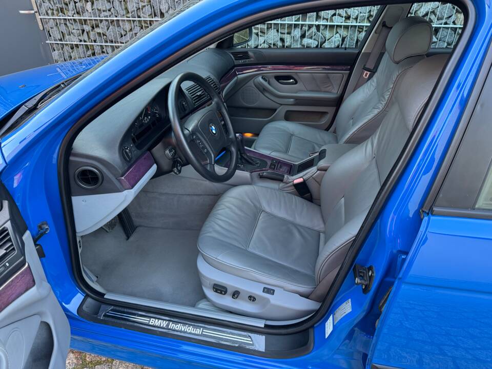 Image 25/100 of BMW 540i Touring (1998)