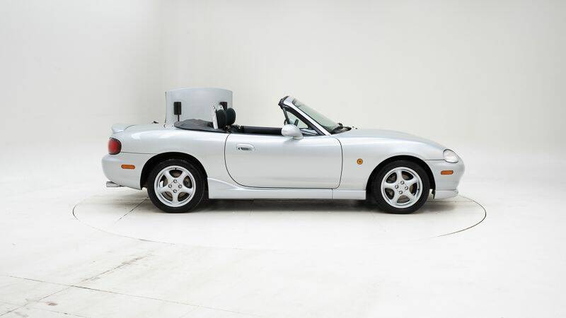 Immagine 6/15 di Mazda MX-5 1.8 (2000)