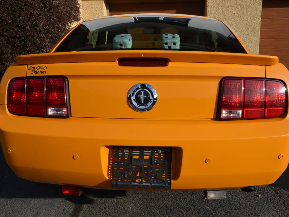 Imagen 3/18 de Ford Mustang V6 (2006)